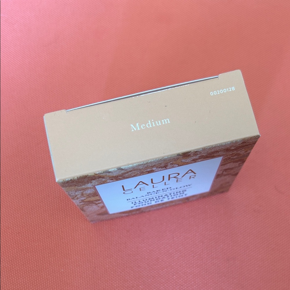 Laura Geller Powder Foundation - Medium - Picture 2 of 2